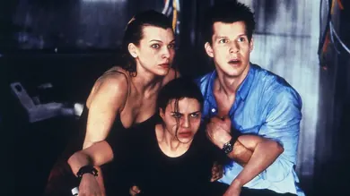 Обитель зла (2002)